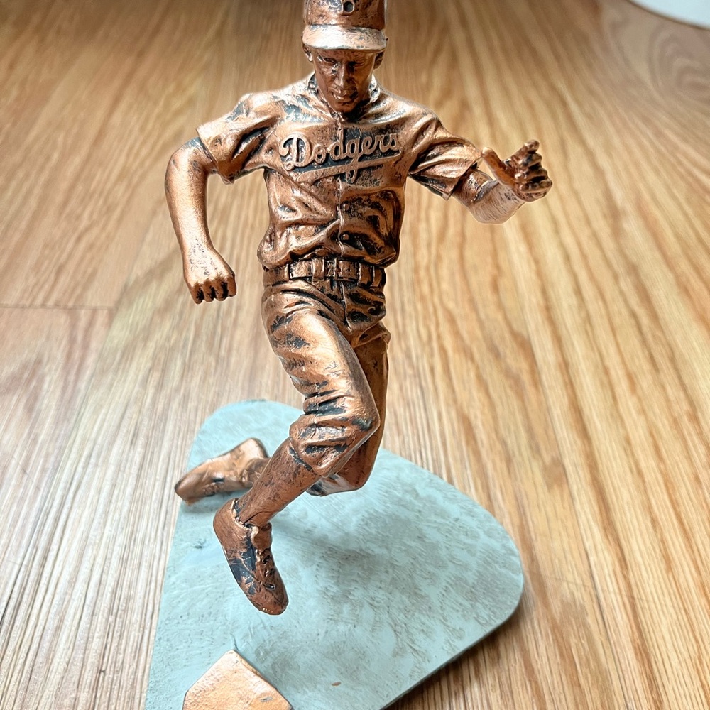 Statue - Picture 11 of 14